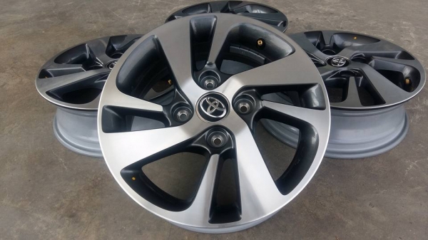 ขายล้อแม็กป้ายแดง toyota avanza 15" สนใจติดต่อร้าน ก.เจริญการยาง ครับ 081-3747940