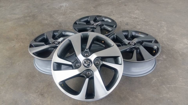 ขายล้อแม็กป้ายแดง toyota avanza 15" สนใจติดต่อร้าน ก.เจริญการยาง ครับ 081-3747940