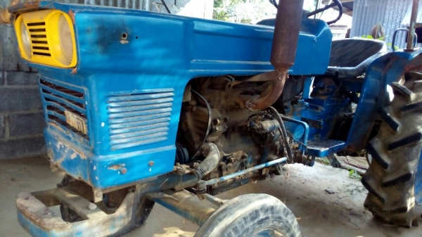 ขายรถไถนานั้งขับรถก่อนจอดใช้งานปกติตอนนี้ปั้มน้ำมันเครื่องหาย