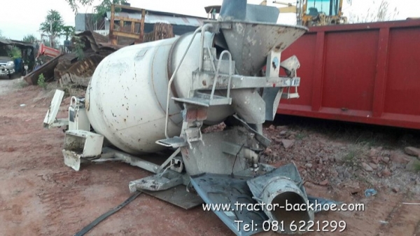 มาอีกตัวครับ ขาย ถังโม่ปูน ถังผสมคอนกรีต 2.5-3 คิว ติดหลังรถบรรทุก 4 ล้อกลาง หรือ 6 ล้อเล็ก