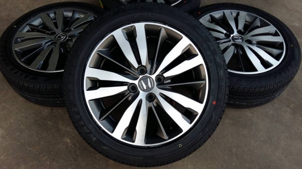ขายล้อแม็ก honda jazz gk 16" ยางใหม่ปี17 สนใจติดต่อ ร้าน ก.เจริญการยางครับ 081-3747940