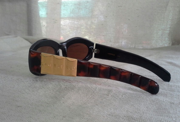 แว่นตาวิหคจันทรา โมเดล 'เคิร์ท โคเบน' ยุค '90s ราคานักศึกษา! Authentic LAGERFELD hand แว่นตาวิหคจันทรา โมเดล 'เคิร์ท โคเบน' ยุค '90s ราคานักศึกษา! Authentic LAGERFELD hand