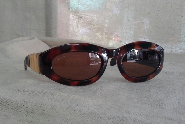 แว่นตาวิหคจันทรา โมเดล 'เคิร์ท โคเบน' ยุค '90s ราคานักศึกษา! Authentic LAGERFELD hand แว่นตาวิหคจันทรา โมเดล 'เคิร์ท โคเบน' ยุค '90s ราคานักศึกษา! Authentic LAGERFELD hand