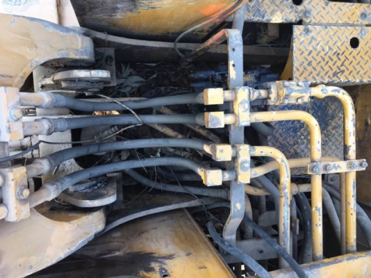 ขาย 325,000 KOMATSU pc 100-2 เก่านอก เครื่องดี ปั้มแรง โช่หนา เอวแน่น.  รถอยู่  ร้อยเอ็ด 090-772-3710 090-772-3708