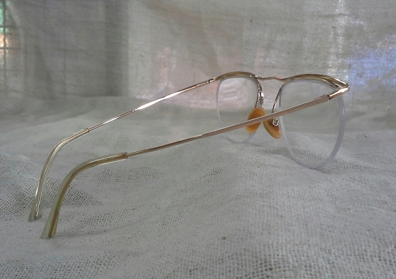 แว่นสายตายาวโกลด์ฟิลด์ฝรั่งเศส ยุค '50s Antique NYLOR handmade in France ค่าสายตา +200 แว่นสายตายาวโกลด์ฟิลด์ฝรั่งเศส ยุค '50s Antique NYLOR handmade in France ค่าสายตา +200