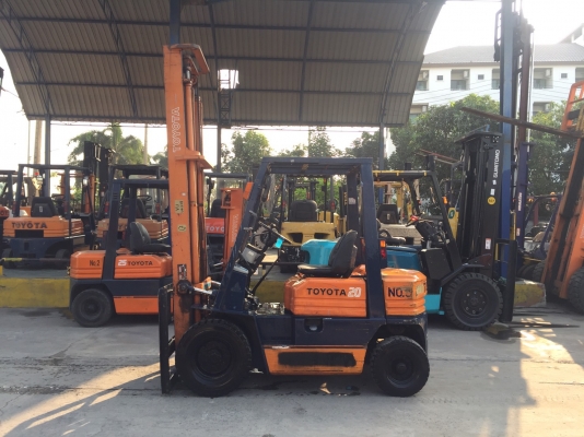 TOYOTA 5FD20 รถยกขนาด2ตัน เครื่องดีเซล เสาสูง5เมตร สนใจติดต่อ083-062-0223(ปอน)