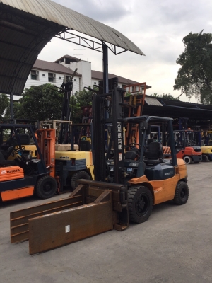 TOYOTA 7FD30 เครื่องดีเซล เกียร์ธรรมดา เสาสูง4เมตร งาหนีบ สนใจติดต่อ083-062-0223(ปอน) TOYOTA 7FD30 เครื่องดีเซล เกียร์ธรรมดา เสาสูง4เมตร งาหนีบ สนใจติดต่อ083-062-0223(ปอน)