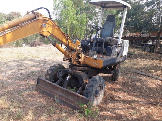 KOMATSU PW30-1 สองเพลา 195,000 บาท เครื่องดี ปั้มแรง สภาพพร้อมใช้งาน เอกสารชื่อขาย