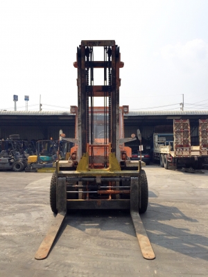 TOYOTA 2FD115 รถยกขนาด11.5ตัน เครื่องดีเซล เสาสูง4.5 สนใจติดตอ 083-062-0223(ปอน)