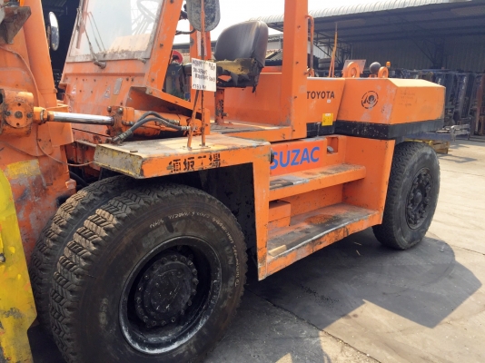 TOYOTA 2FD115 รถยกขนาด11.5ตัน เครื่องดีเซล เสาสูง4.5 สนใจติดตอ 083-062-0223(ปอน)