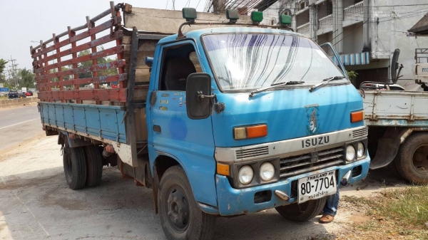 ขายด่วน6ล้อ ISUZU TL 100 แรง เครื่องดี เกียร์ดี คัชชี่สวย ยางพร้อมใช้ทั้ง6เส้น เอกสารเล่มทะเบียน