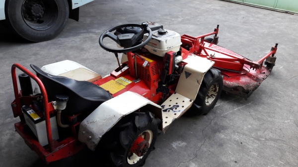 รถตัดหญ้านั่งขับ BM13H 4wd นำเข้าจากญี่ปุ่น รถตัดหญ้านั่งขับ BM13H 4wd นำเข้าจากญี่ปุ่น