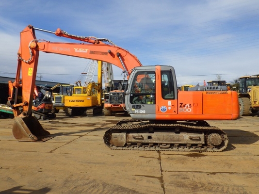 Hitachi ZX200-E ปี 2011 สภาพสวยมาก นำเข้าจากญี่ปุ่น