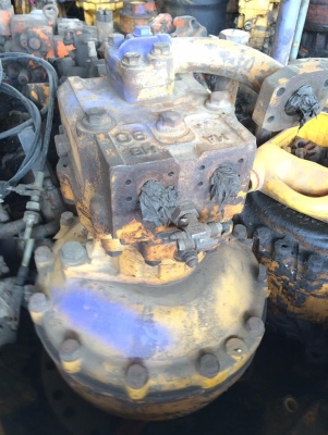 โป๊ะสวิง KOMATSU PC 200-3 เก่า ราคา 50,000 บาท  เจ้าของนำเข้าเองติดต่อสอบถามราคาที่ คุณนิว 095-587-7888 081-831-8129 ID LINE : 0955877888 www.facebook.com/torthongthai www.facebook.com/TThongthai เครื่องจักรกลนำเข้าจากญี่ปุ่น บริษัท ท.ทองไทย แทรคเตอร์ จำก