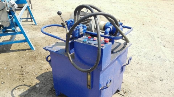 ** จัดส่งภูเก็ตครับ ** ปั้มน้ำมันไฮดรอลิค มอเตอร์ Mitsu 5 HP 380V ถังจุ 100 ลิตร พร้อมใช้งาน