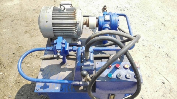 ** จัดส่งภูเก็ตครับ ** ปั้มน้ำมันไฮดรอลิค มอเตอร์ Mitsu 5 HP 380V ถังจุ 100 ลิตร พร้อมใช้งาน