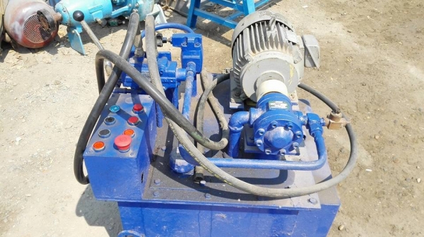 ** จัดส่งภูเก็ตครับ ** ปั้มน้ำมันไฮดรอลิค มอเตอร์ Mitsu 5 HP 380V ถังจุ 100 ลิตร พร้อมใช้งาน