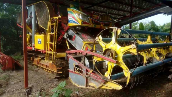 ขายรถเกี่ยวข้าว ไอ้หนุ่มไวไฟ ปี53 เครื่อง260แรง ตัวเดิน12 ปั้มอิตั้น23 ราคา950,000 สนใจโทร 090-8588220คุณนะ 093-3258446คุณบิว เว็บไซต์ส่วนตัว www.narong2truck.com www.truck.in.th/498 ID: narong498 ID: 0933258446 เพจ Facebook ณรงค์ ซื้อขายรถมือสอง กลุ่ม Fa