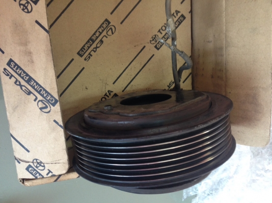 ขายครัชคอมแอร์ fortuner/ vigo อุปกรณ์ครบ ขอโตโยตาแท้ ขาย 2,000  บาท  line id= pontana191