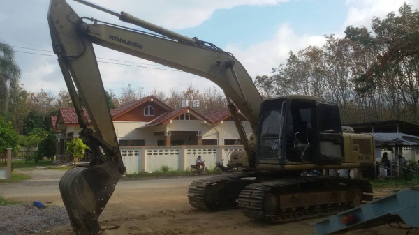 KOMATSU PC200-6 รถสวย ไฟฟ้าเต็ม โซ่ ลอเลอร์ ล้อนำ เอว พึ่งทำมาใหม่ พร้อมใช้งาน ราคาต่อรองได้ สนใจติด KOMATSU PC200-6 รถสวย ไฟฟ้าเต็ม โซ่ ลอเลอร์ ล้อนำ เอว พึ่งทำมาใหม่ พร้อมใช้งาน ราคาต่อรองได้ สนใจติด