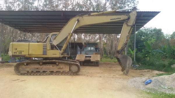 KOMATSU PC200-6 รถสวย ไฟฟ้าเต็ม โซ่ ลอเลอร์ ล้อนำ เอว พึ่งทำมาใหม่ พร้อมใช้งาน ราคาต่อรองได้ สนใจติด