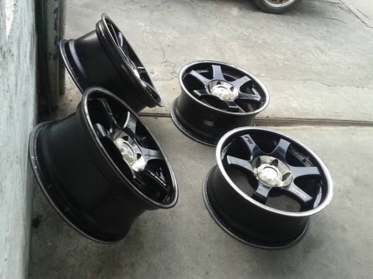 ขอบ18นิ้ว6รู ชุดนี้ ราคา 8200 บาท