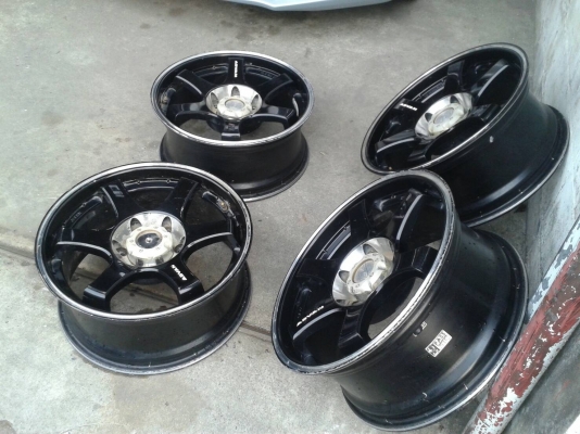 ขอบ18นิ้ว6รู ชุดนี้ ราคา 8200 บาท