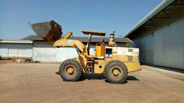 ขายด่วนรถตัก KOMATSU530 รถสวยสภาพพร้อมใช้งาน เครื่องปั้มดี ระบบดิดเบรก4ล้อ ยางสวยพร้อมใช้งาน เอกสารใบอินวอย