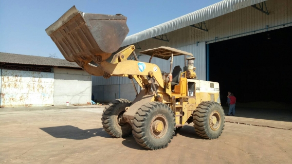 ขายด่วนรถตัก KOMATSU530 รถสวยสภาพพร้อมใช้งาน เครื่องปั้มดี ระบบดิดเบรก4ล้อ ยางสวยพร้อมใช้งาน เอกสารใบอินวอย