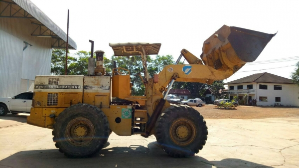 ขายด่วนรถตัก KOMATSU530 รถสวยสภาพพร้อมใช้งาน เครื่องปั้มดี ระบบดิดเบรก4ล้อ ยางสวยพร้อมใช้งาน เอกสารใบอินวอย