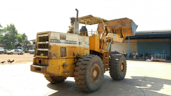 ขายด่วนรถตัก KOMATSU530 รถสวยสภาพพร้อมใช้งาน เครื่องปั้มดี ระบบดิดเบรก4ล้อ ยางสวยพร้อมใช้งาน เอกสารใบอินวอย