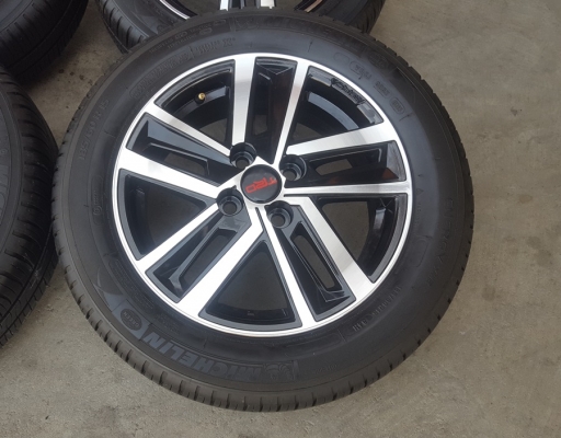 ขายล้อVIOS TRD15  พร้อมยางปี 16 4 ล้อ