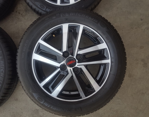 ขายล้อVIOS TRD15  พร้อมยางปี 16 4 ล้อ