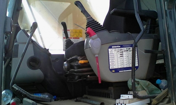 KOMATSU PC200-8 ราคา 1,680,000 บาท 6,xxx ชม. เครื่องดี่ ปัมดี โช่หนา เอวแน่น ไฟฟ้าครบ เอกสารเล่มทะเบียน