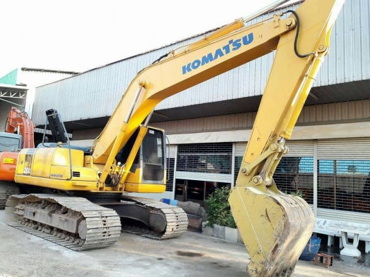 ขายรถแบคโฮ KOMATSU PC200-7 ราคา 1450000 กับ 1550000