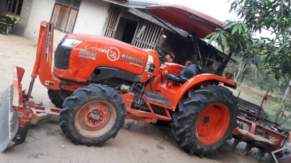 ขายครับ คูโบต้า 47 แรงม้า โลตารี่กับผาลดันหน้า เอกสารเป็นเล่มทะเบียน ขายครับ คูโบต้า 47 แรงม้า โลตารี่กับผาลดันหน้า เอกสารเป็นเล่มทะเบียน