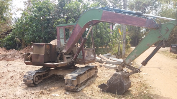 ขาย 235,000 KOMATSU pc 60-5 เครื่องดี ปั้มแรง เอวแน่น ช่วงล่วงดี(รถทำงานอยู่) รถอยู่ ศรีเกษ 090-772-3710 090-772-3708