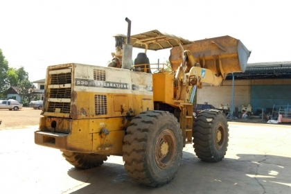 ขาย 495,000 บาท. รถตัก KOMATSU530 รถสวยสภาพพร้อมใช้งาน เครื่องปั้มดี ระบบดิดเบรก4ล้อ ยางสวยพร้อมใช้งาน เอกสารใบอินวอย  ร