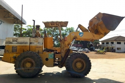 ขาย 495,000 บาท. รถตัก KOMATSU530 รถสวยสภาพพร้อมใช้งาน เครื่องปั้มดี ระบบดิดเบรก4ล้อ ยางสวยพร้อมใช้งาน เอกสารใบอินวอย  ร