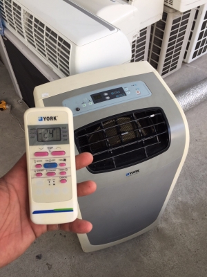 **** ขายแอร์เคลื่อนที่ YORK 12500 BTU สภาพดี ****