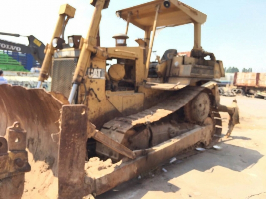 ขออนุญาติขาย แทร็กเตอร์ CAT D6สป็อก เก็ตตลอย ตีนไก่เกียท็อกคริปเปออหลังมีทั้งเก๋งแอร ธรรมดา ราคา 950000-850000สนใจติดต่อ 0853224877-09889304877