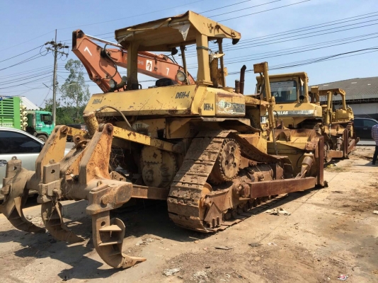 ขออนุญาติขาย แทร็กเตอร์ CAT D6สป็อก เก็ตตลอย ตีนไก่เกียท็อกคริปเปออหลังมีทั้งเก๋งแอร ธรรมดา ราคา 950000-850000สนใจติดต่อ 0853224877-09889304877