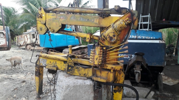 เครนติดหลังรถกระบะ 4ล้อเล็ก,6ล้อเล็ก  ยี่ห้อUNIC  CB10-12S  3ปลอก2ชัก ขายราคา 38,000 บาท