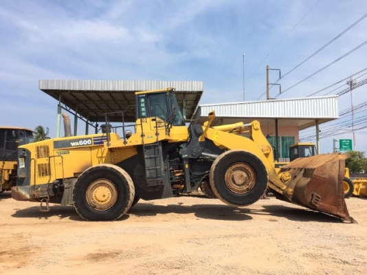 ขายรถตักล้อยาง KOMATSU WA600-6 รถนอกนำเข้าจากญี่ปุ่น สภาพสวยพร้อมใช้ มีVDOการทำงานครับ