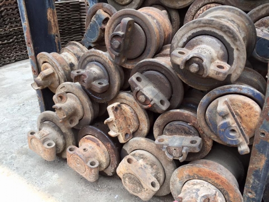 โรลเลอร์รถขุด KOMATSU D20 เก่าญี่ปุ่น ราคา 2,000 บาท
