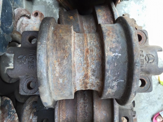 โรลเลอร์รถขุด KOMATSU D20 เก่าญี่ปุ่น ราคา 2,000 บาท