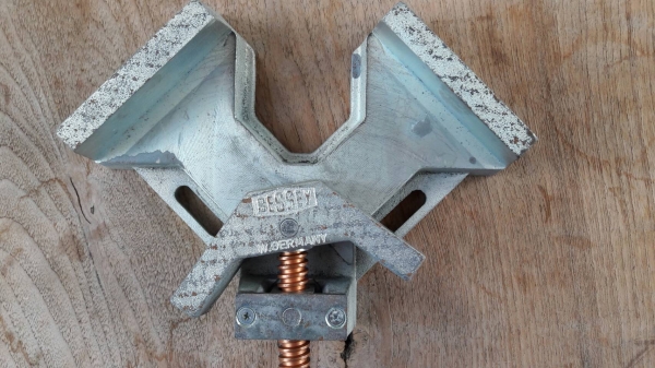 ขายปากกาเข้ามุมจับชิ้นงานเยอรมันBESSEY MADE IN W.GERMANY.