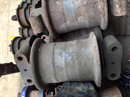 โรลเลอร์รถขุด CAT 225 เก่าญี่ปุ่น ราคา 2,200 บาท