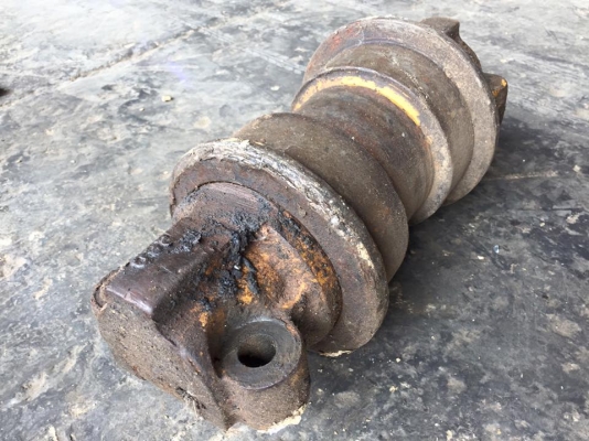 โรลเลอร์รถขุด SUMITOMO SH 120 เก่าญี่ปุ่น ราคา 2,000 บาท