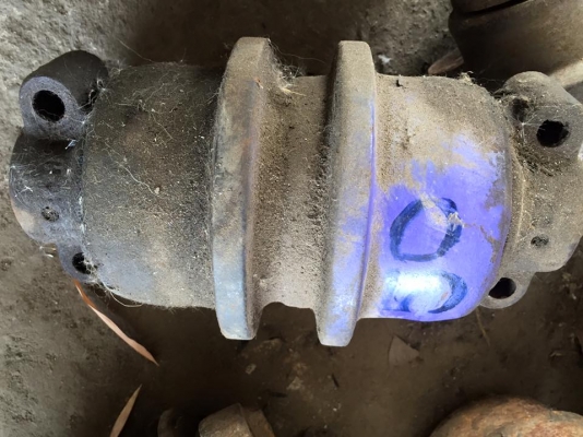 โรลเลอร์รถขุด HITACHI EX 50 เก่าญี่ปุ่น ราคา 2,000 บาท โรลเลอร์รถขุด HITACHI EX 50 เก่าญี่ปุ่น ราคา 2,000 บาท